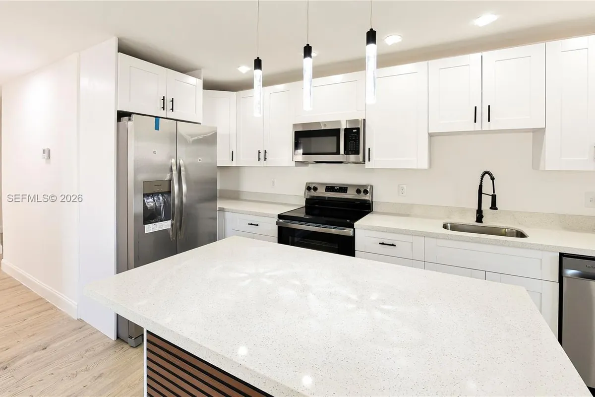 2572 NW 20th St, Fort Lauderdale FL 33311