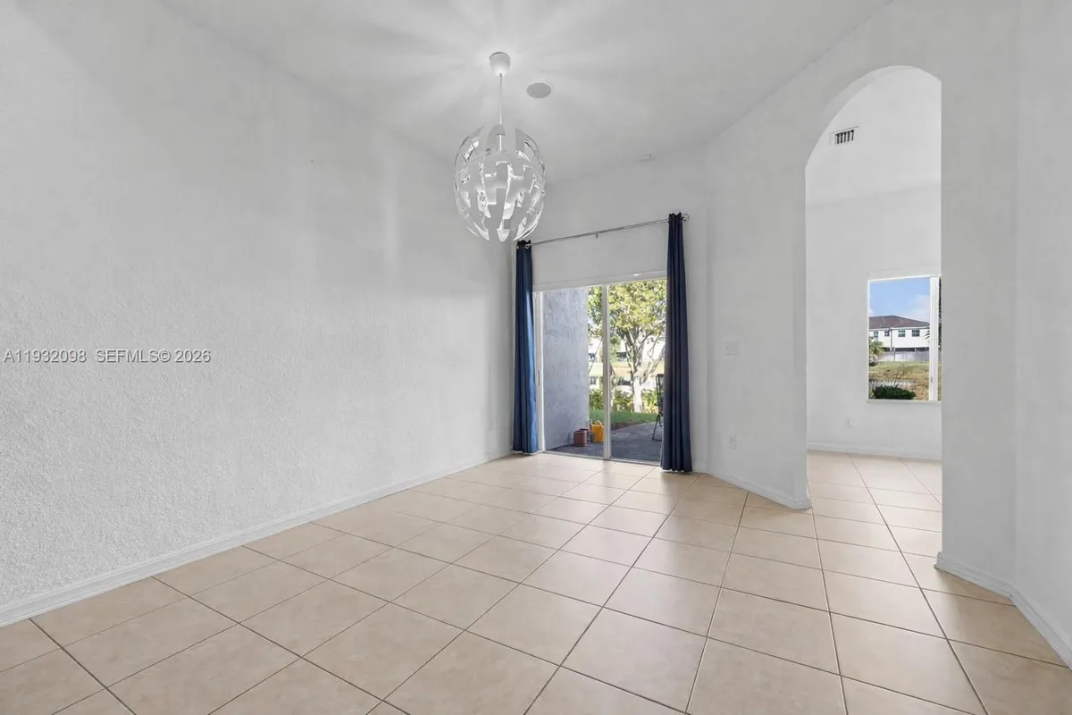 2467 SE 19th St, Homestead FL 33035