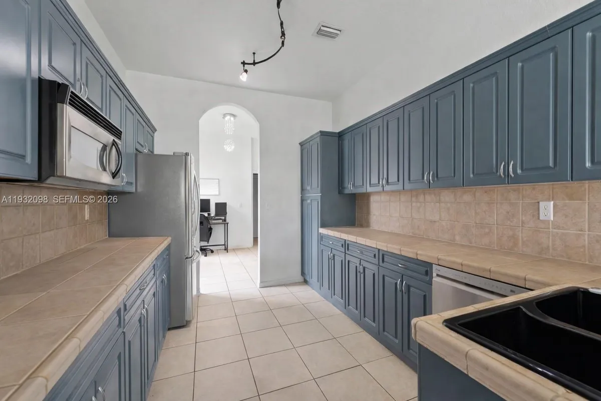 2467 SE 19th St, Homestead FL 33035