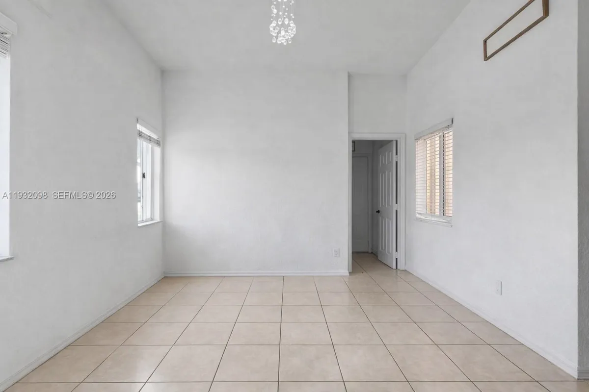 2467 SE 19th St, Homestead FL 33035