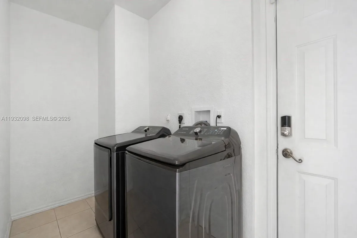 2467 SE 19th St, Homestead FL 33035