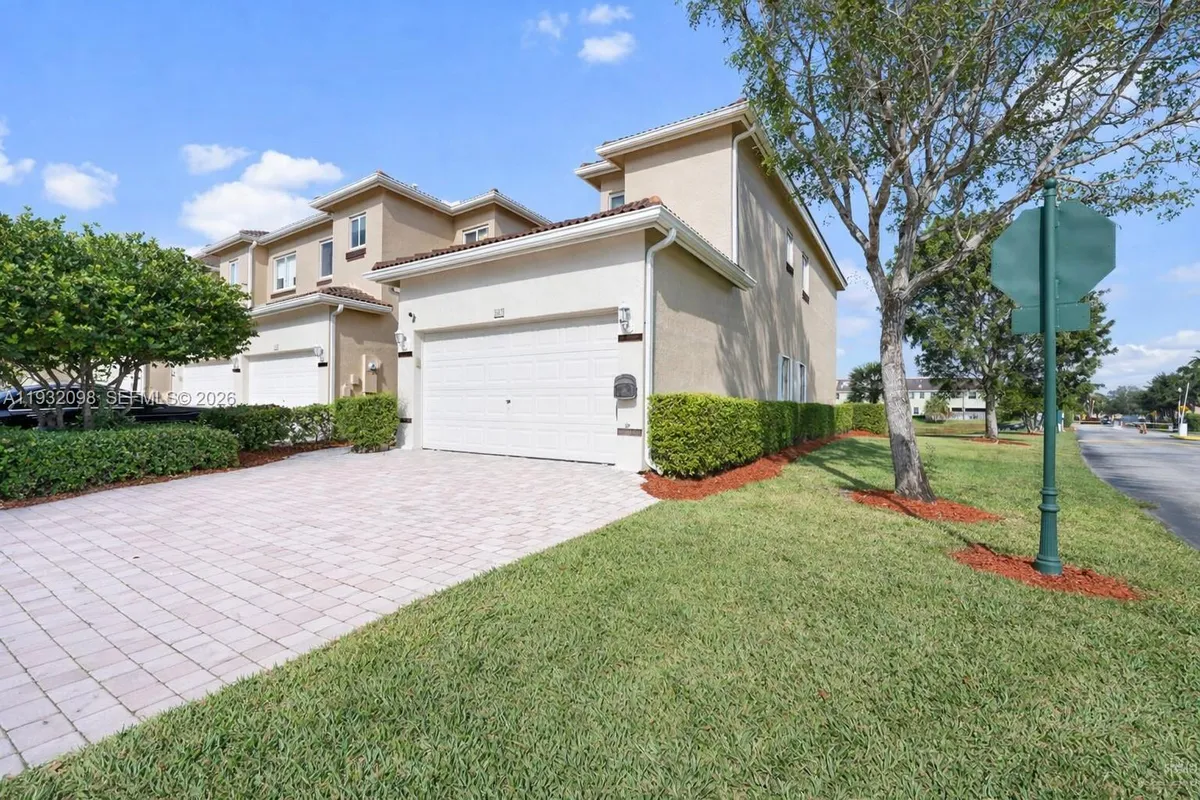 2467 SE 19th St, Homestead FL 33035