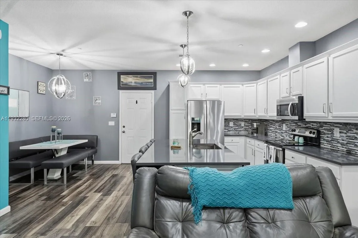 4126 Cascada Cir, Cooper City FL 33024