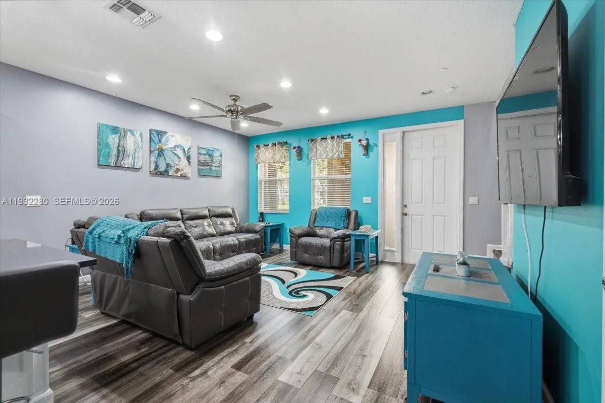 4126 Cascada Cir, Cooper City FL 33024