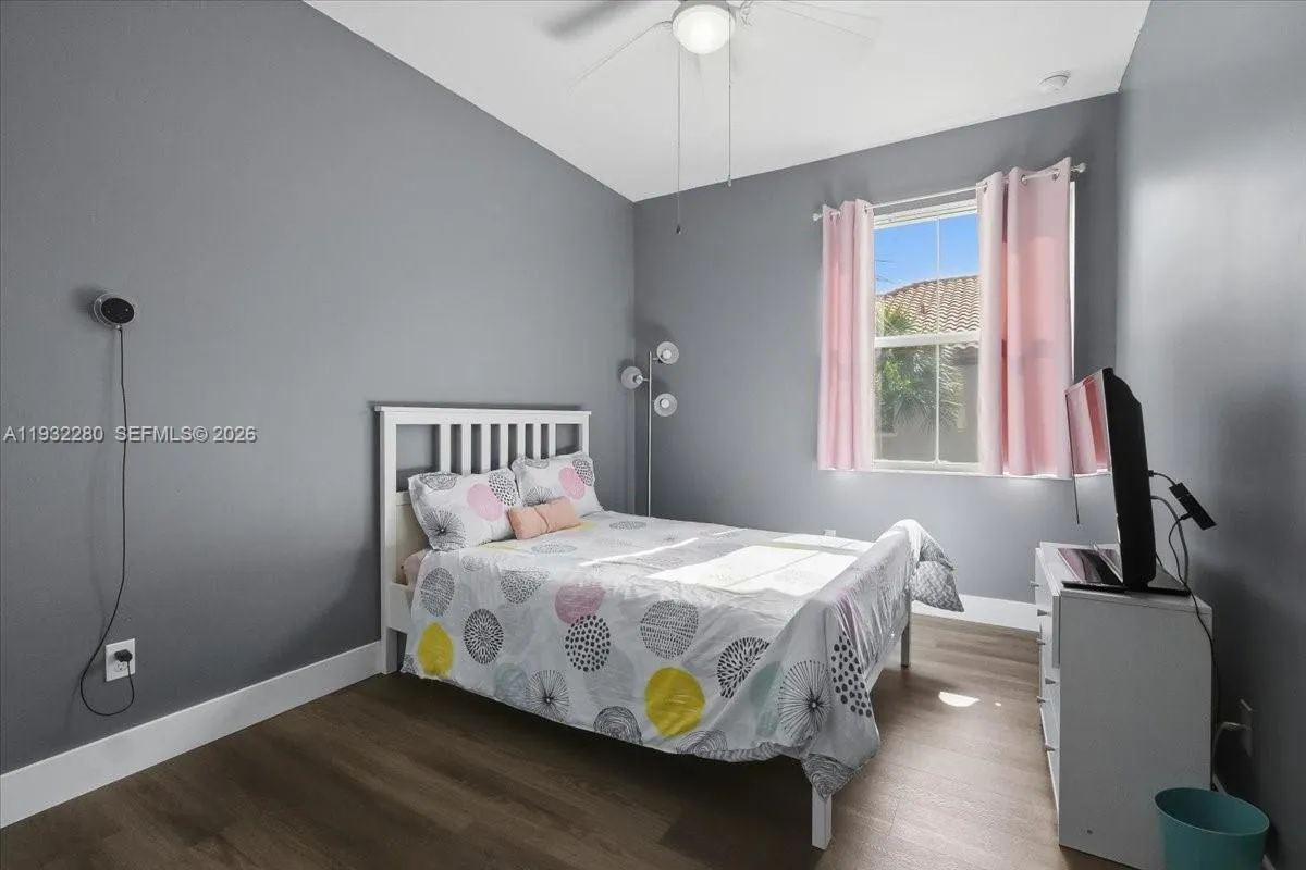 4126 Cascada Cir, Cooper City FL 33024