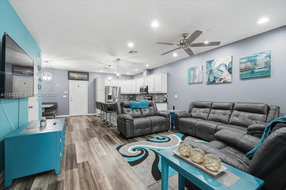 4126 Cascada Cir, Cooper City FL 33024