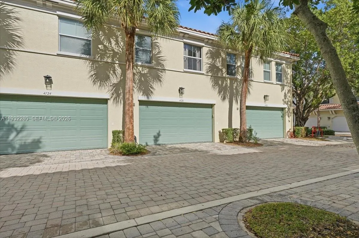 4126 Cascada Cir, Cooper City FL 33024