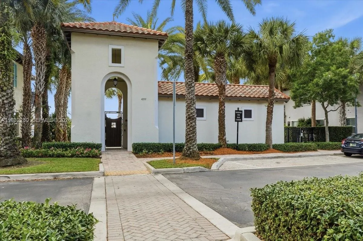 4126 Cascada Cir, Cooper City FL 33024