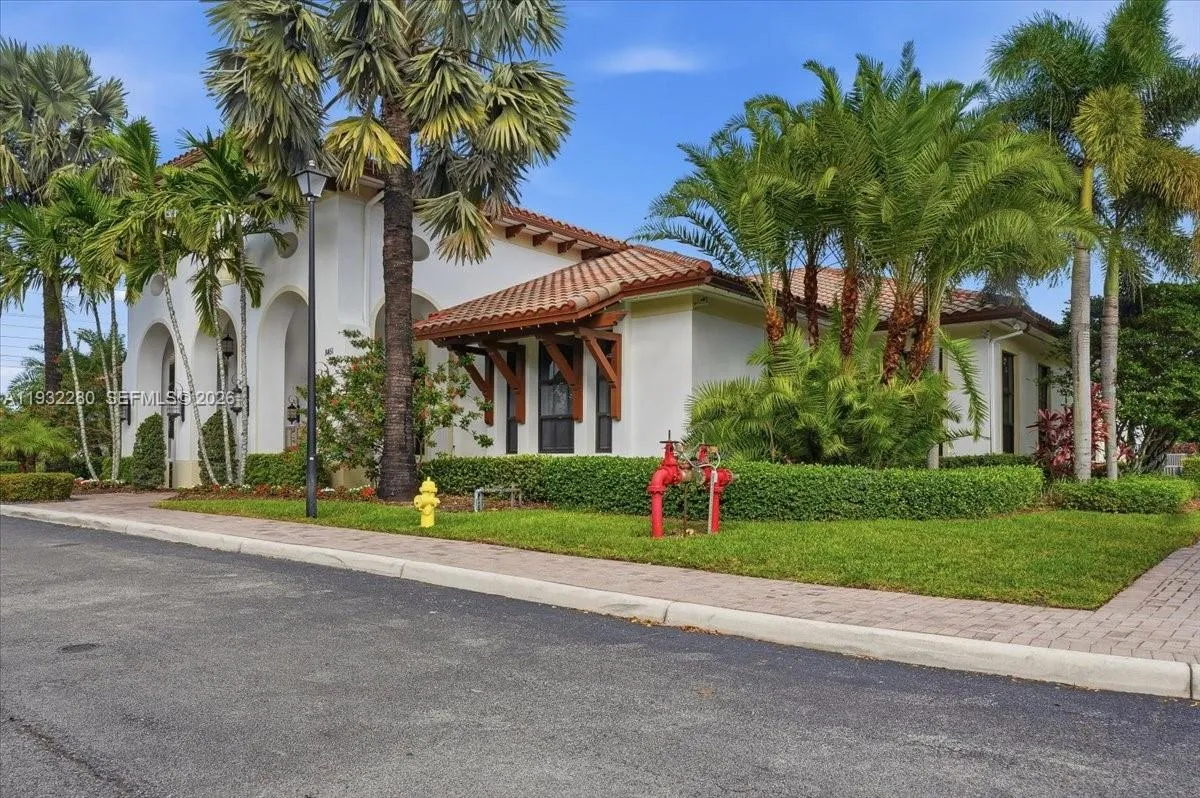 4126 Cascada Cir, Cooper City FL 33024