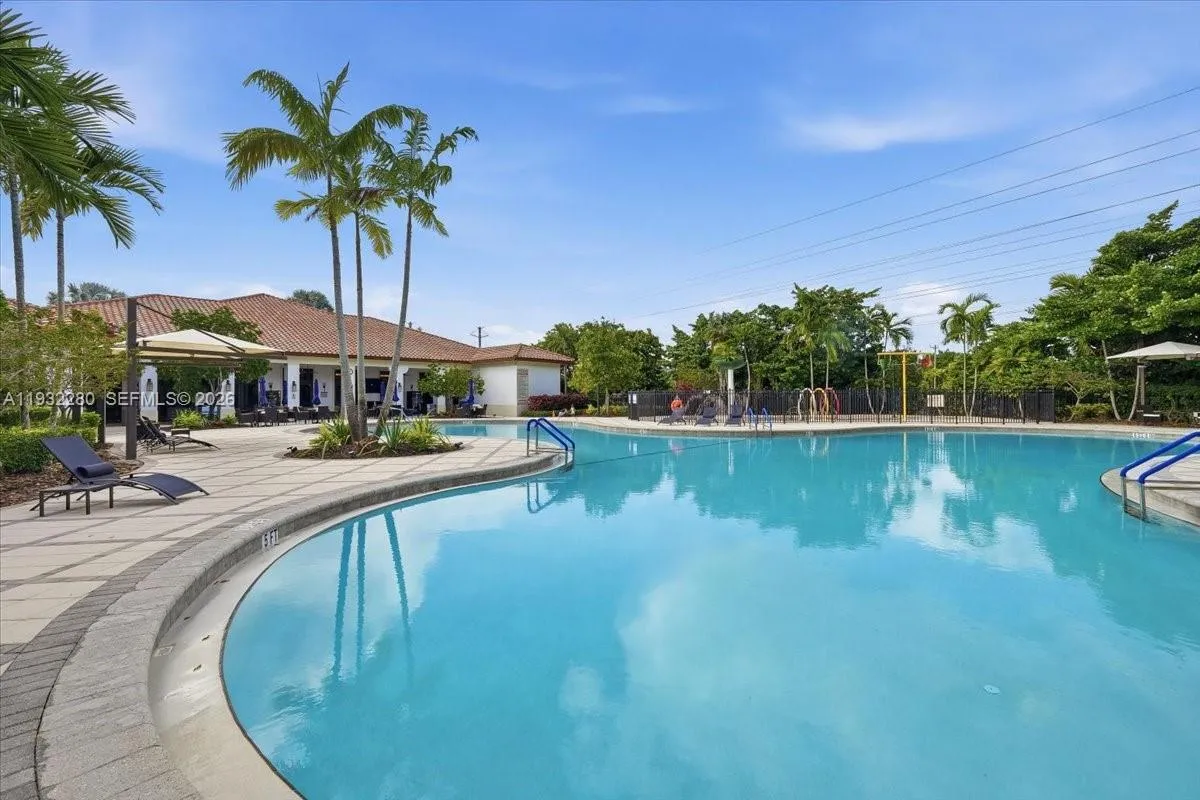 4126 Cascada Cir, Cooper City FL 33024