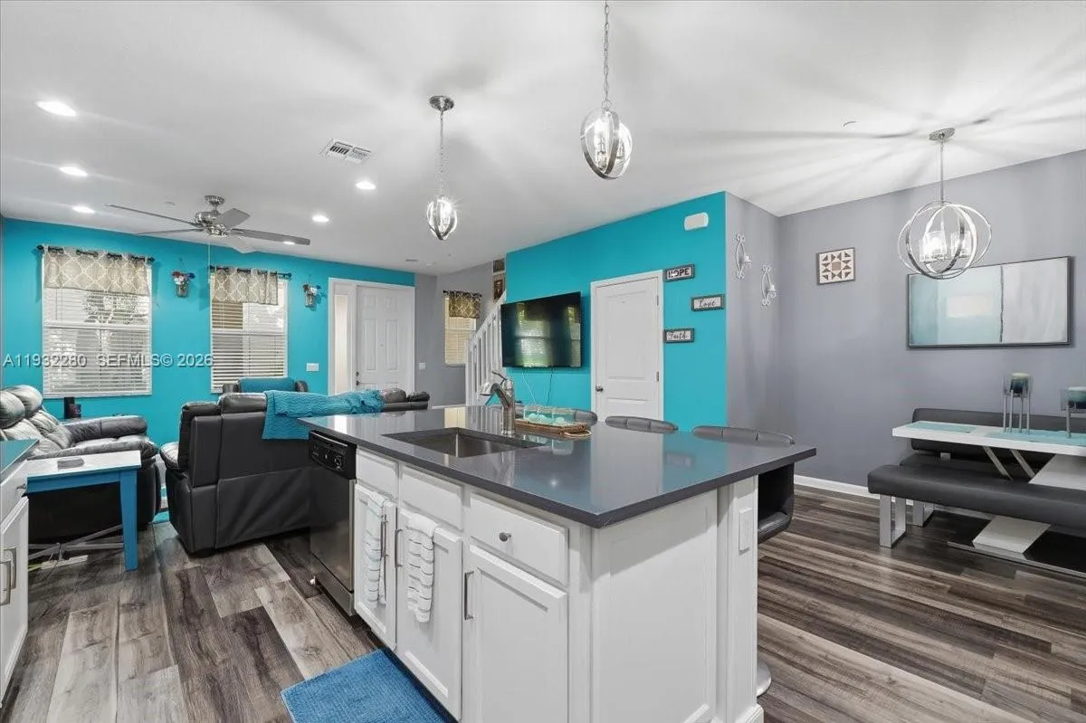 4126 Cascada Cir, Cooper City FL 33024