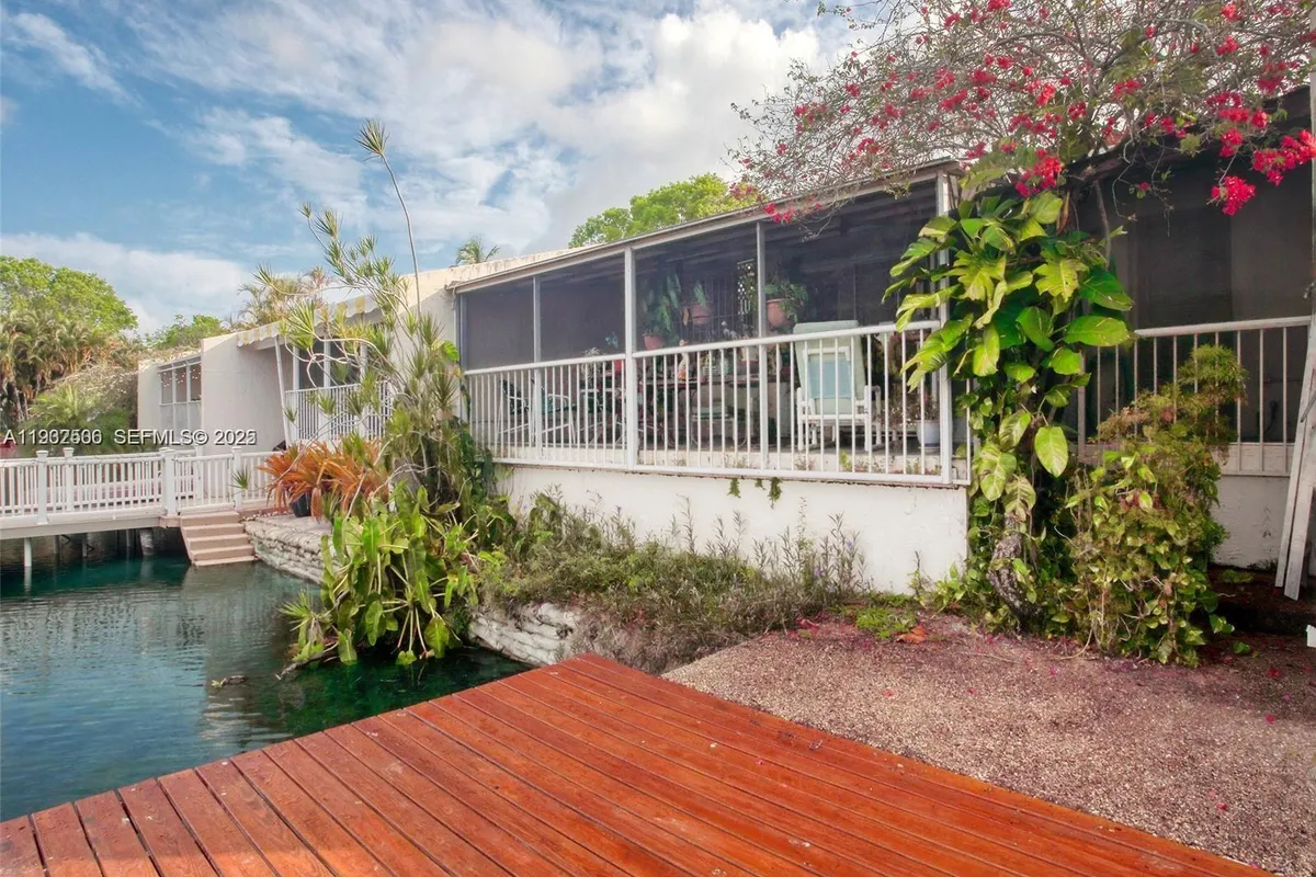 6918 Holly Rd, Miami Lakes FL 33014