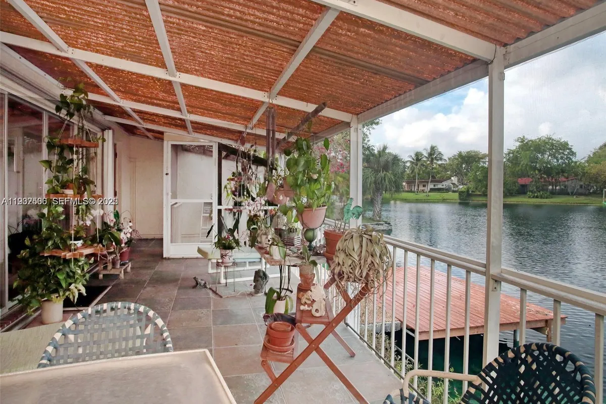 6918 Holly Rd, Miami Lakes FL 33014