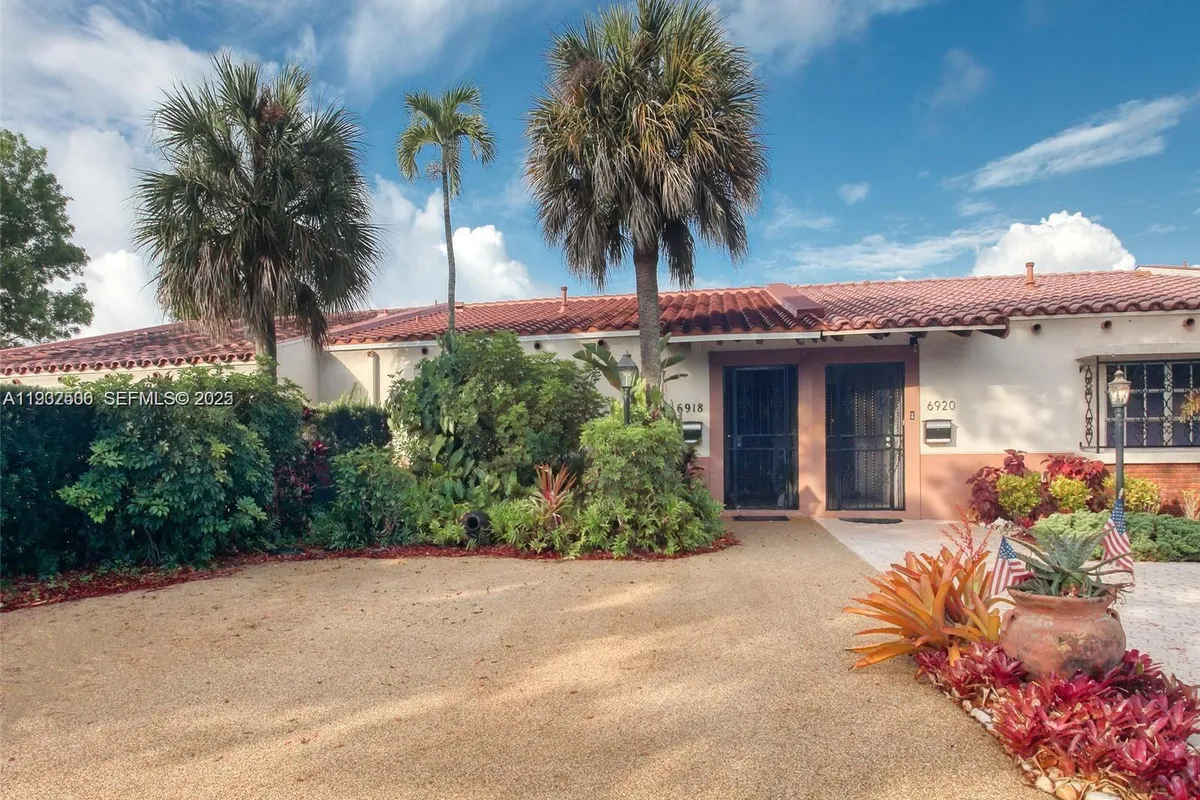 6918 Holly Rd, Miami Lakes FL 33014