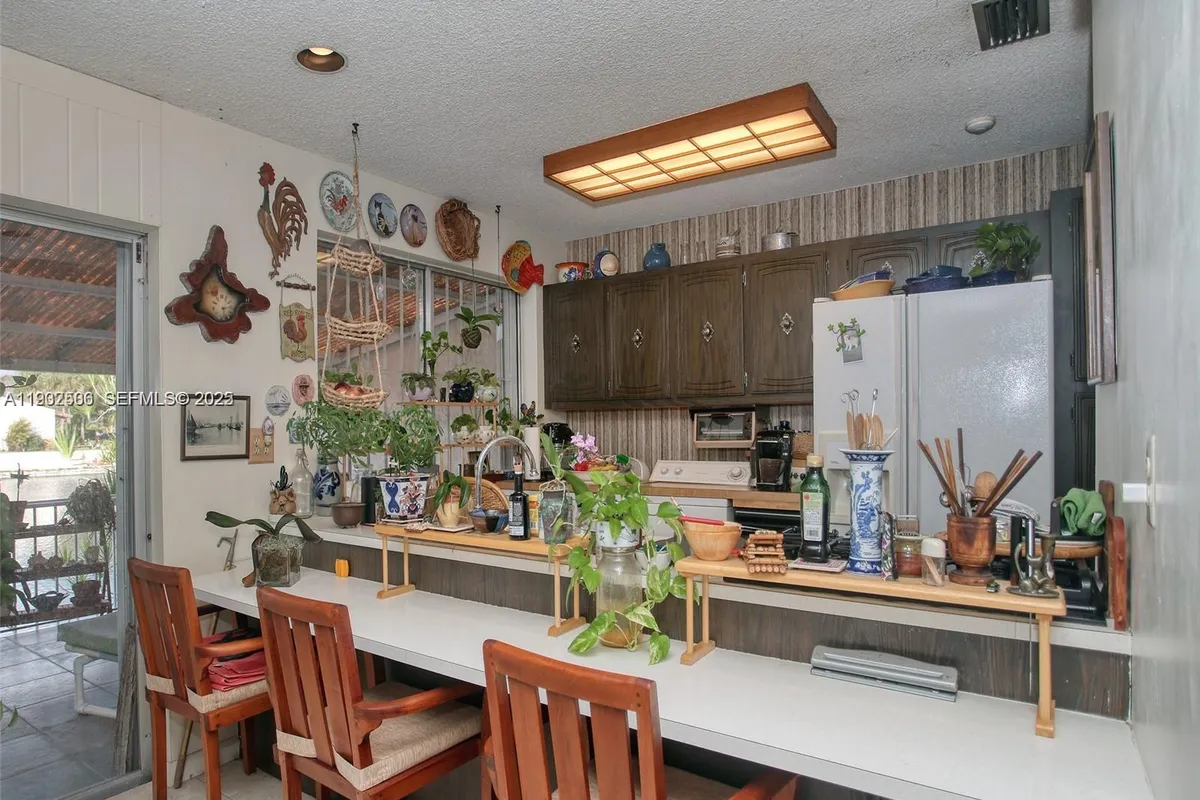 6918 Holly Rd, Miami Lakes FL 33014