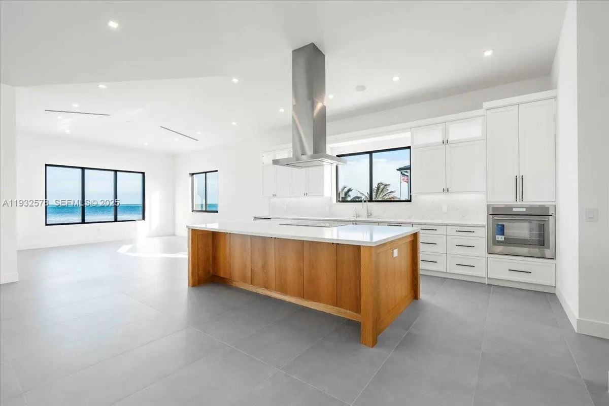 126 SE Sunrise Dr, Marathon FL 33050