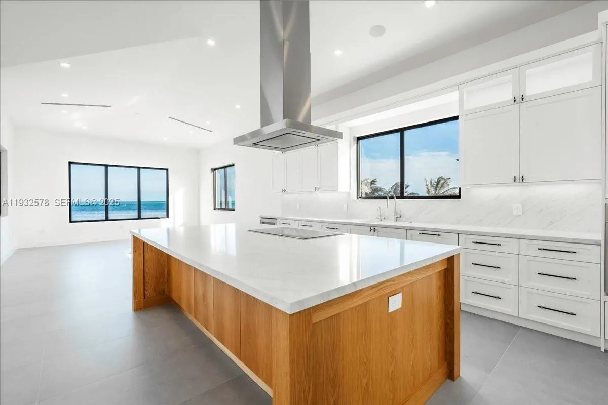 126 SE Sunrise Dr, Marathon FL 33050