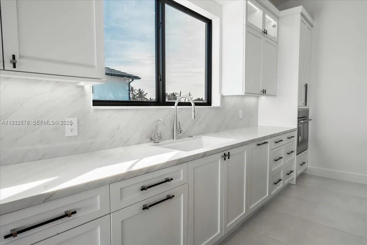 126 SE Sunrise Dr, Marathon FL 33050