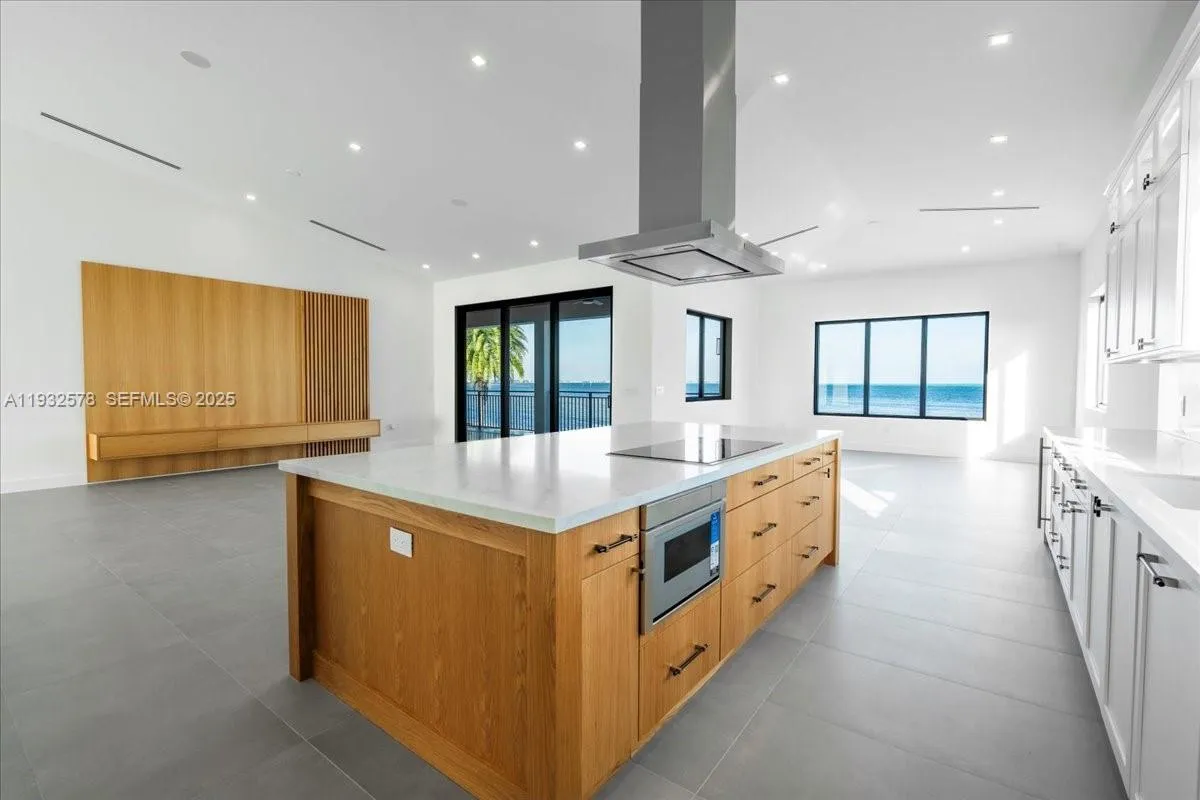 126 SE Sunrise Dr, Marathon FL 33050