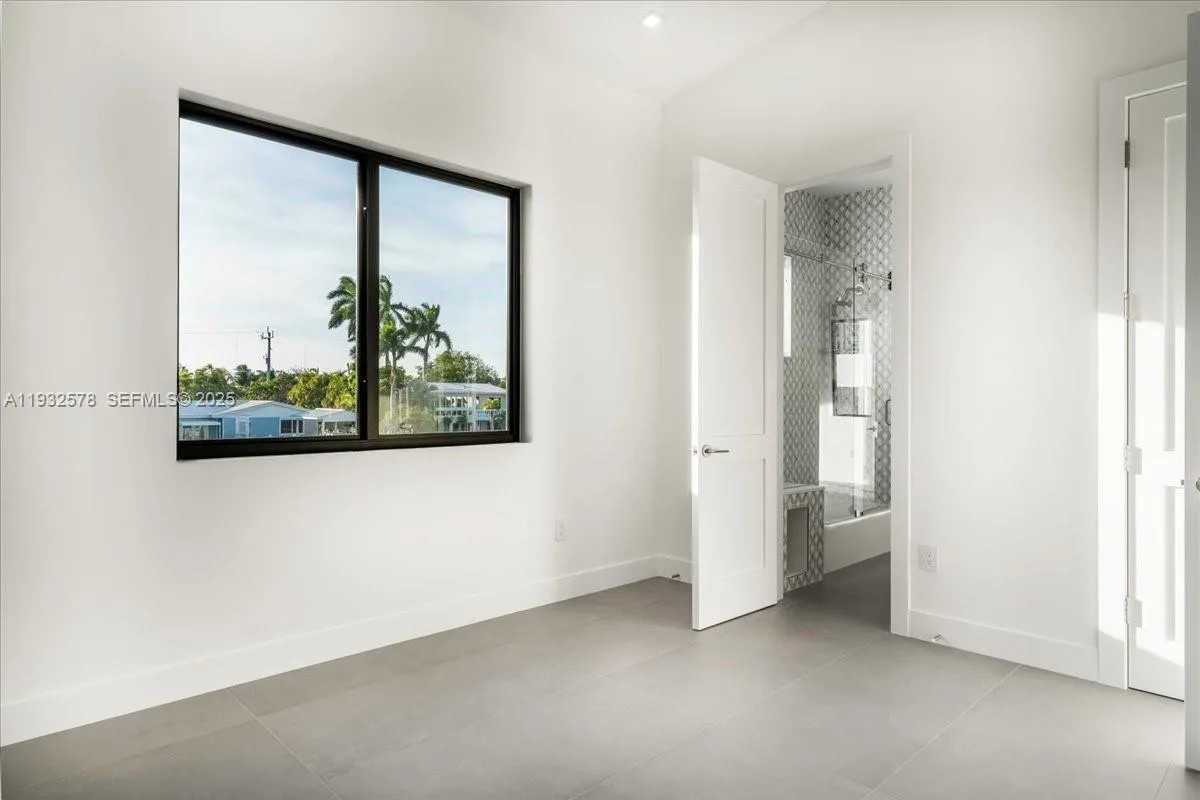 126 SE Sunrise Dr, Marathon FL 33050