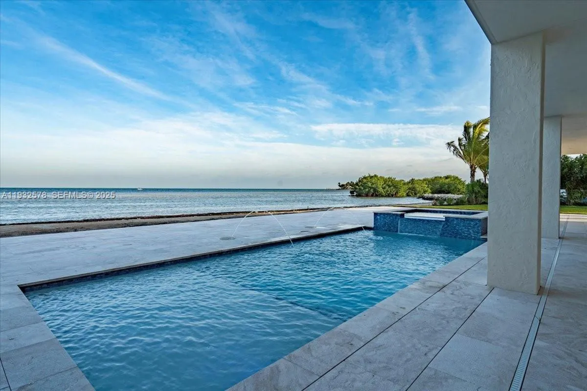 126 SE Sunrise Dr, Marathon FL 33050