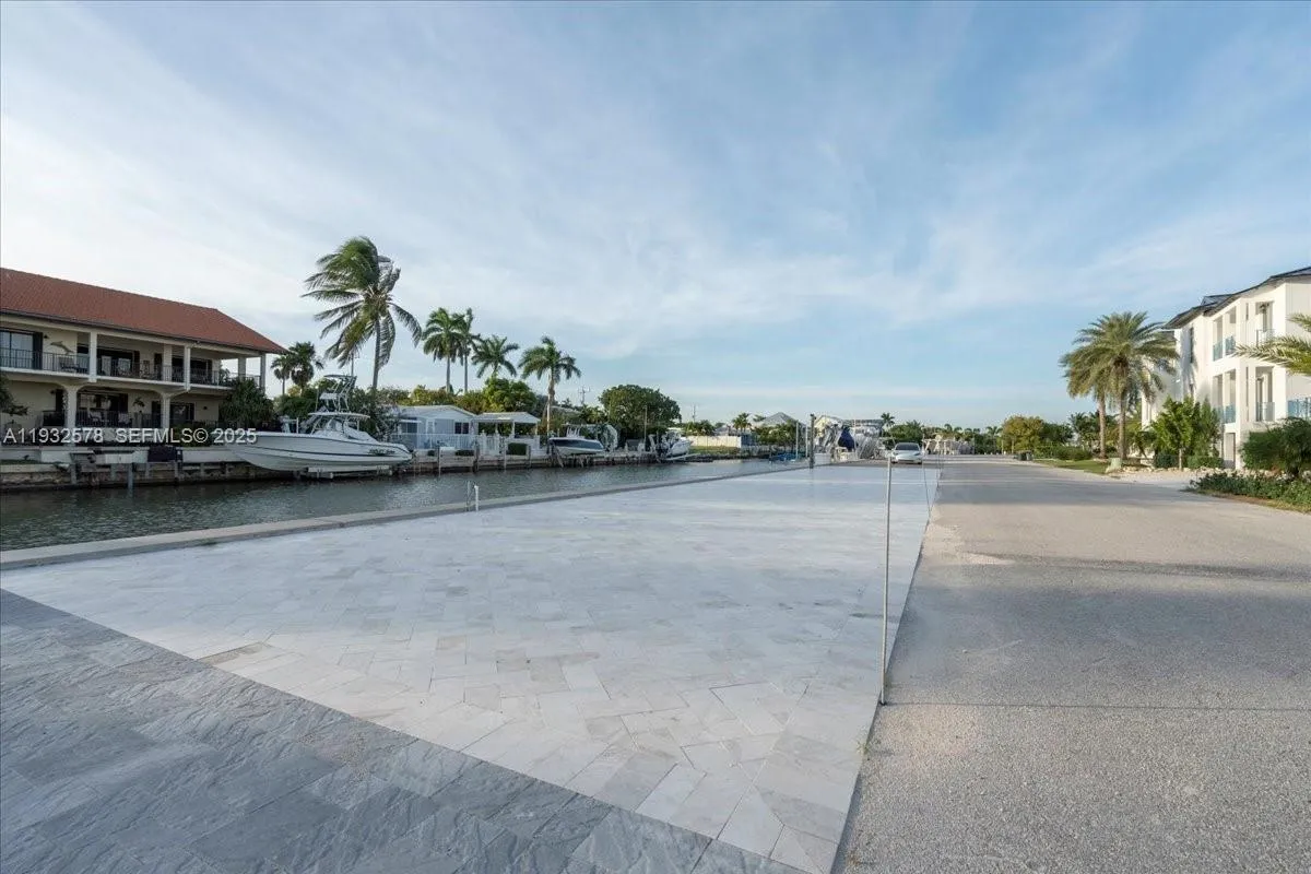 126 SE Sunrise Dr, Marathon FL 33050