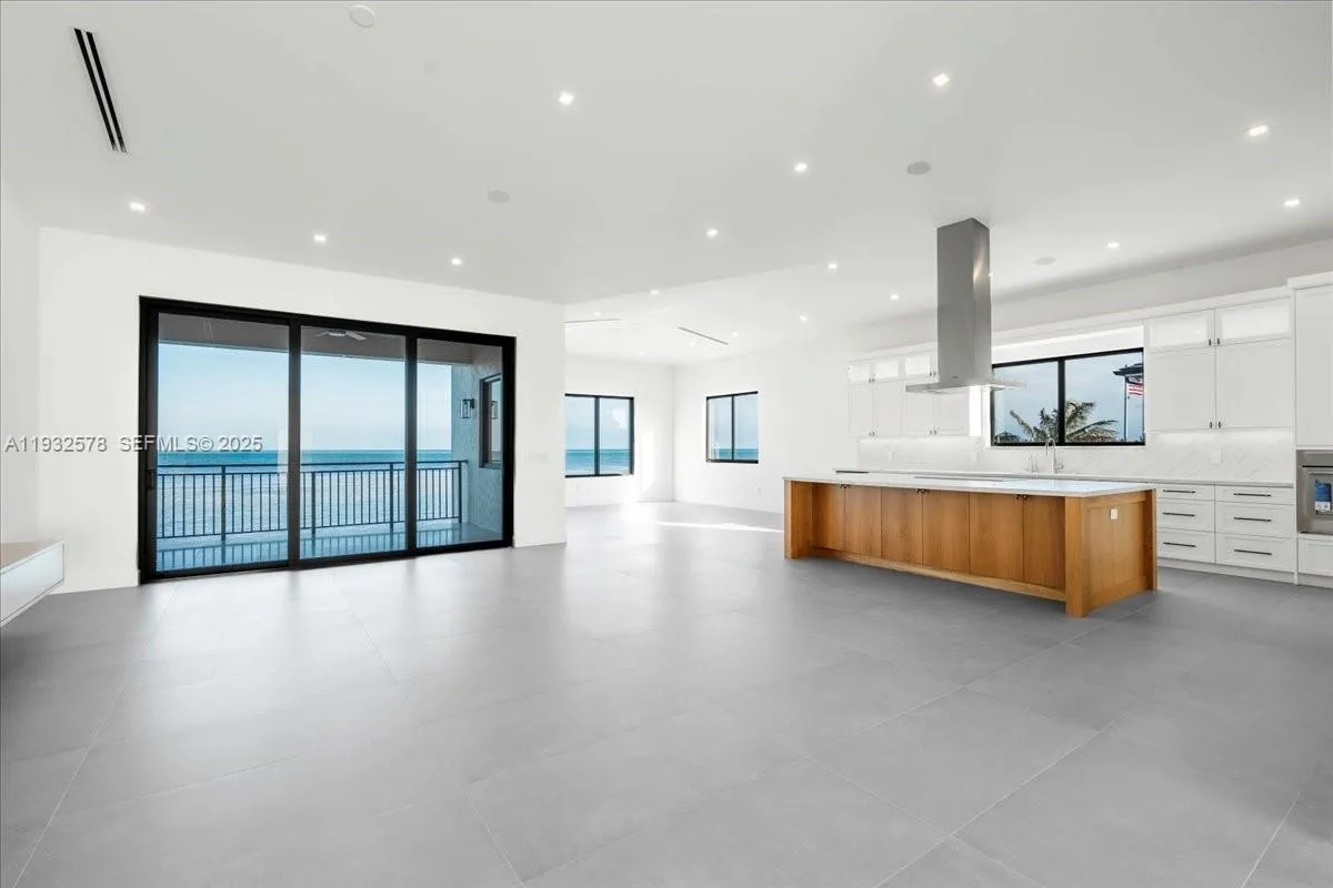 126 SE Sunrise Dr, Marathon FL 33050