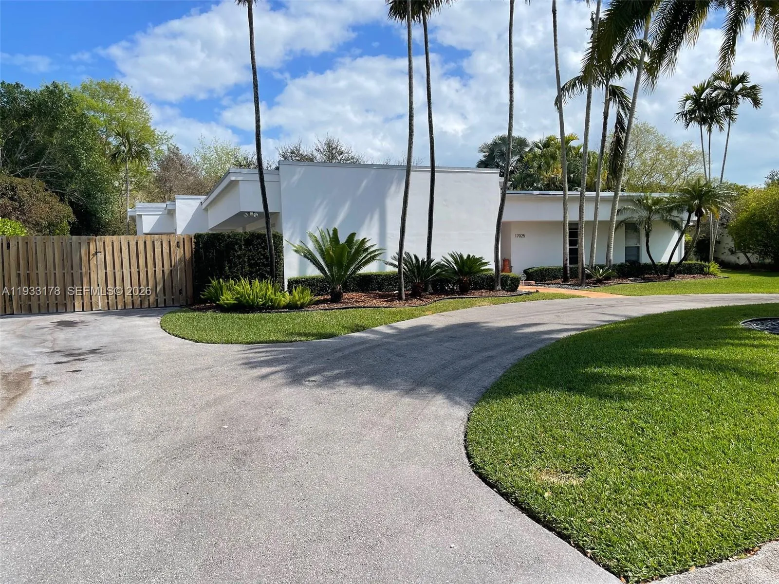 17025 SW 80th Ct, Palmetto Bay FL 33157