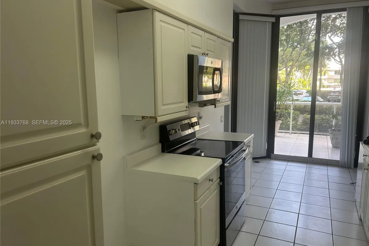 3640 Yacht Club Dr # 104, Aventura FL 33180