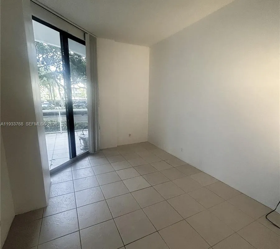 3640 Yacht Club Dr # 104, Aventura FL 33180