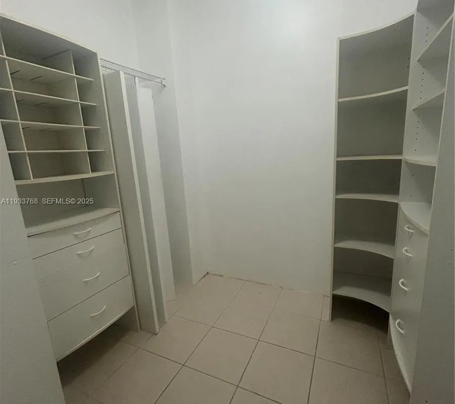 3640 Yacht Club Dr # 104, Aventura FL 33180