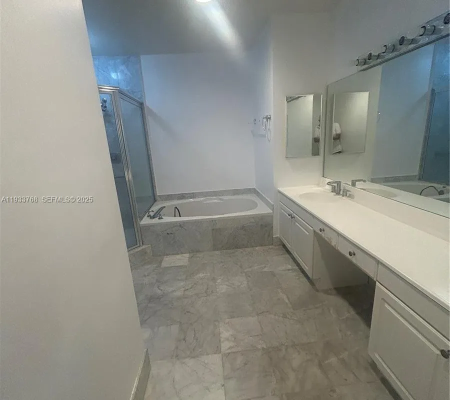 3640 Yacht Club Dr # 104, Aventura FL 33180