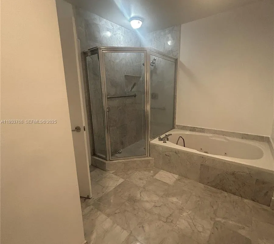 3640 Yacht Club Dr # 104, Aventura FL 33180