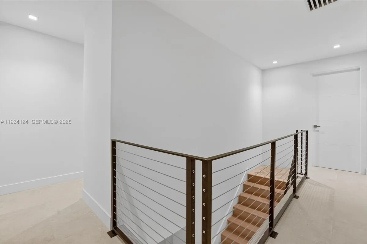 7222 SW 52nd Ct, Miami FL 33143