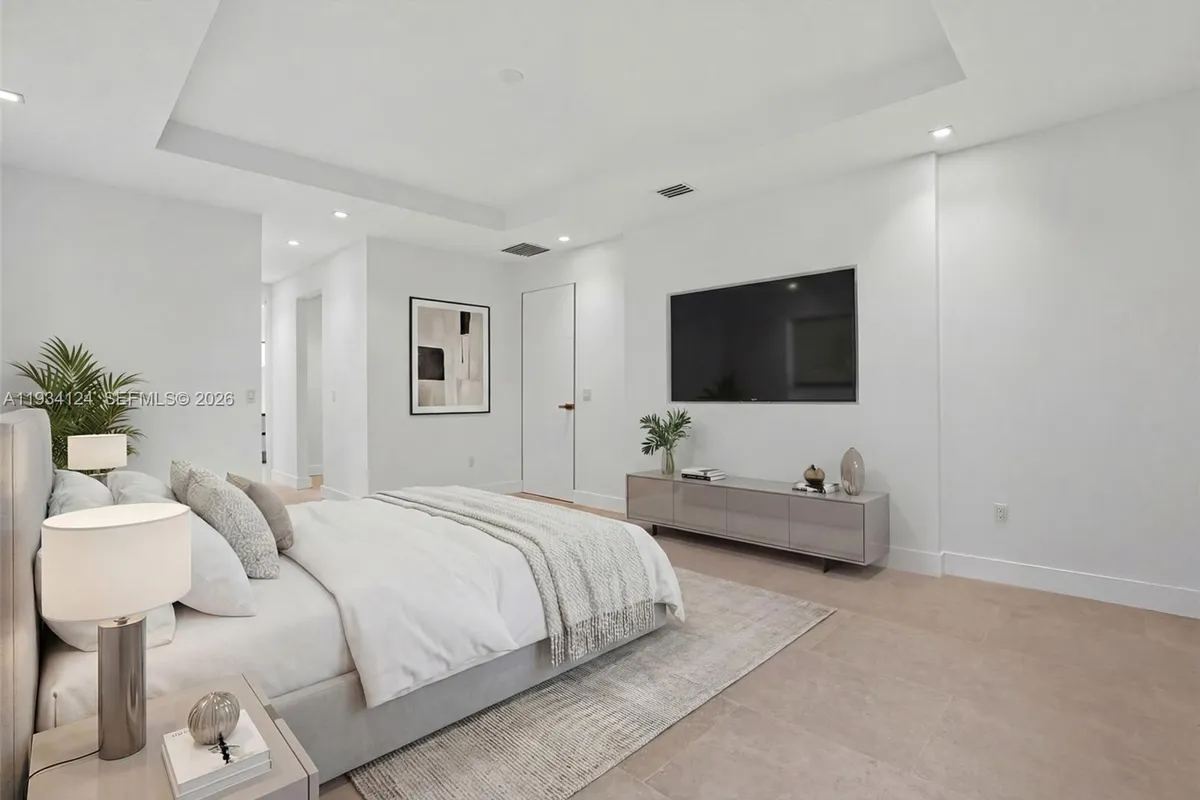 7222 SW 52nd Ct, Miami FL 33143