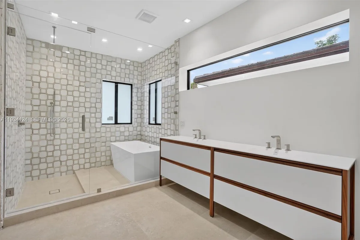 7222 SW 52nd Ct, Miami FL 33143