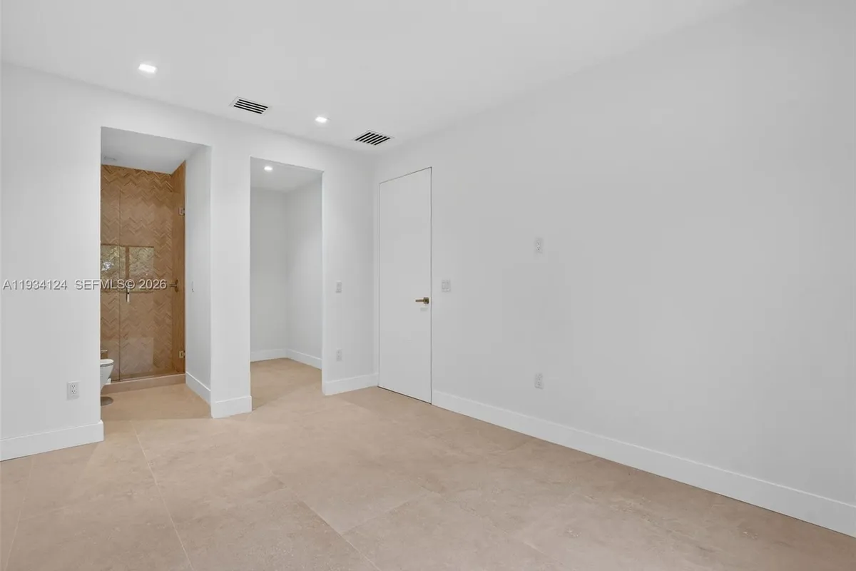 7222 SW 52nd Ct, Miami FL 33143