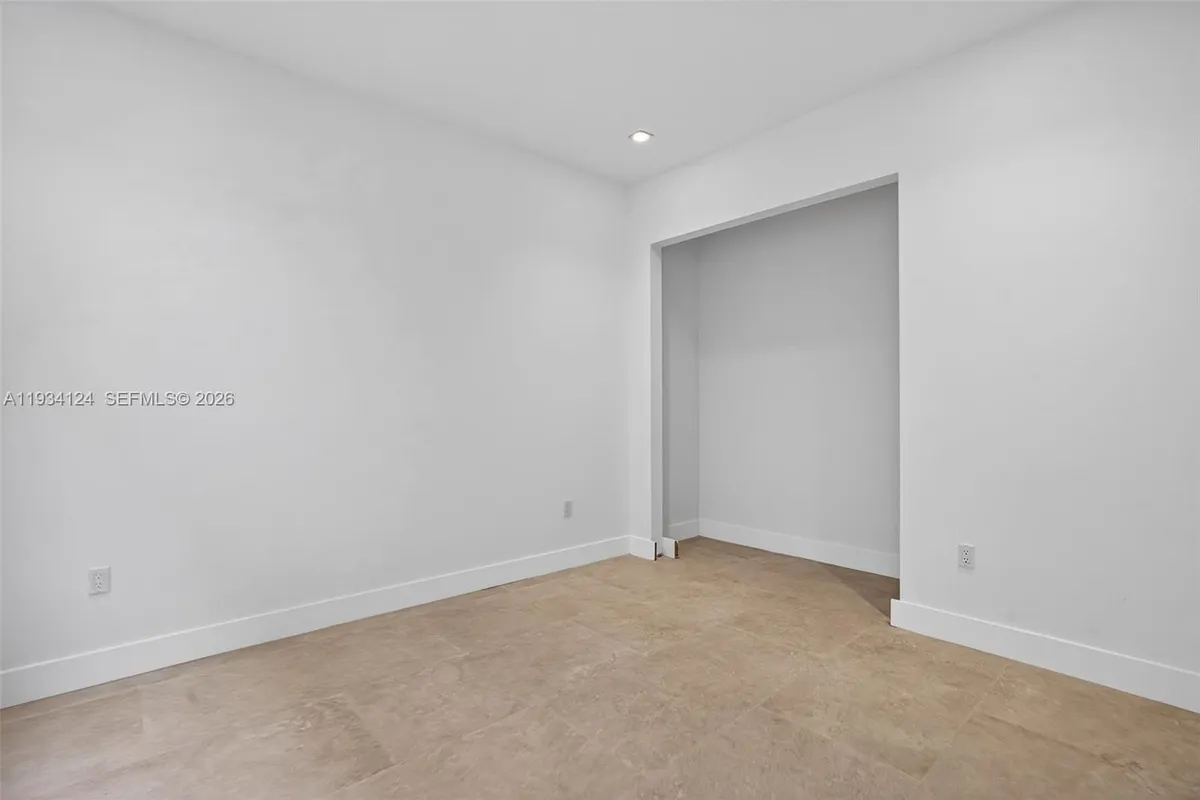 7222 SW 52nd Ct, Miami FL 33143