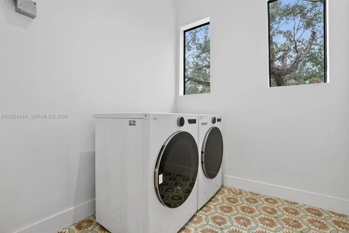 7222 SW 52nd Ct, Miami FL 33143