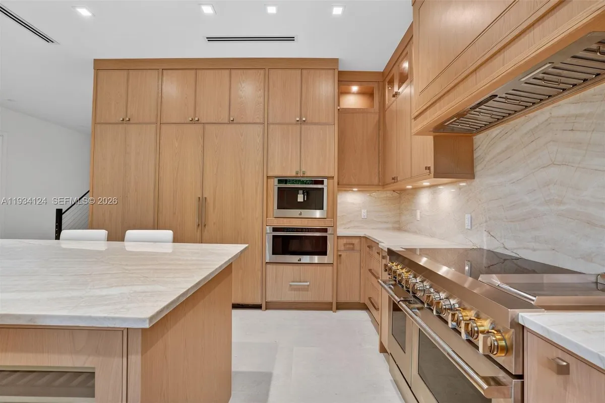 7222 SW 52nd Ct, Miami FL 33143