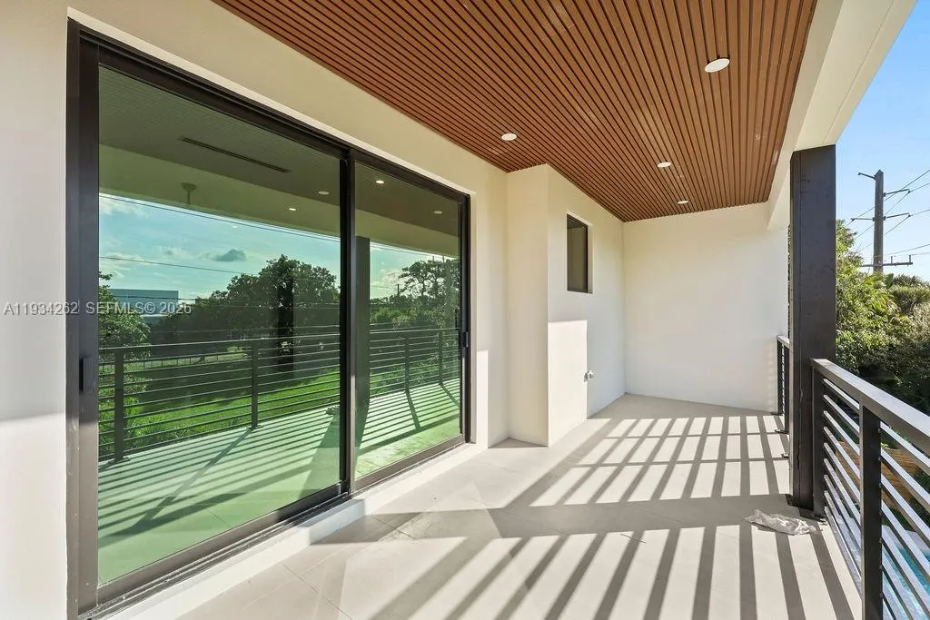 1319 NE 13th Ave, Fort Lauderdale FL 33304