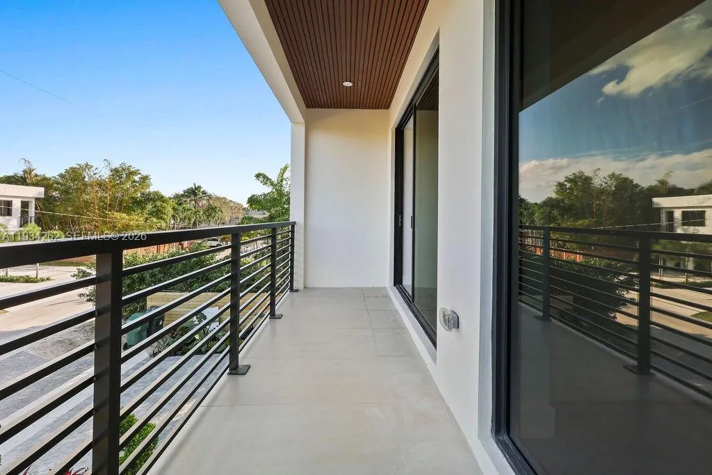 1319 NE 13th Ave, Fort Lauderdale FL 33304