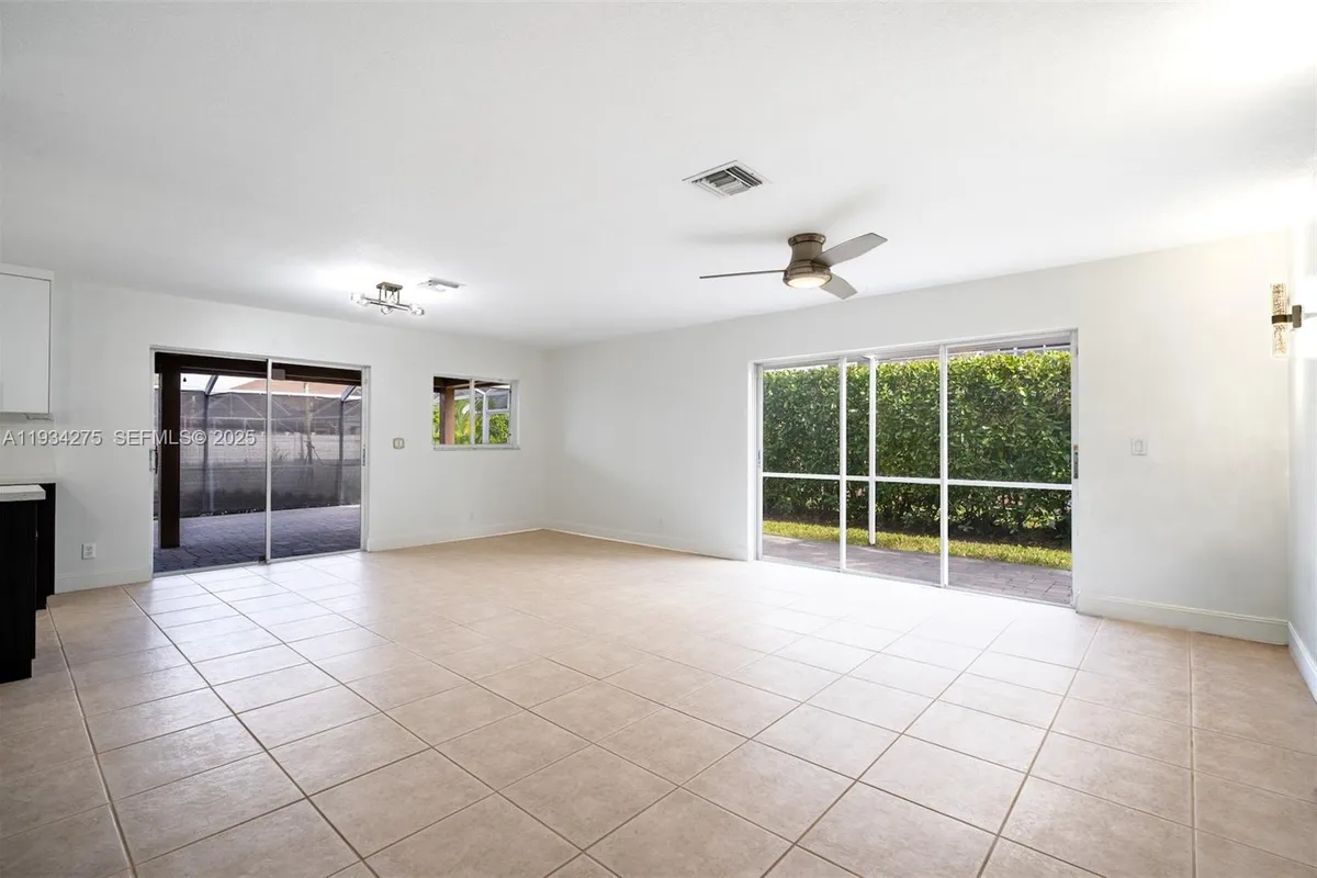 19313 NW 11th St, Pembroke Pines FL 33029