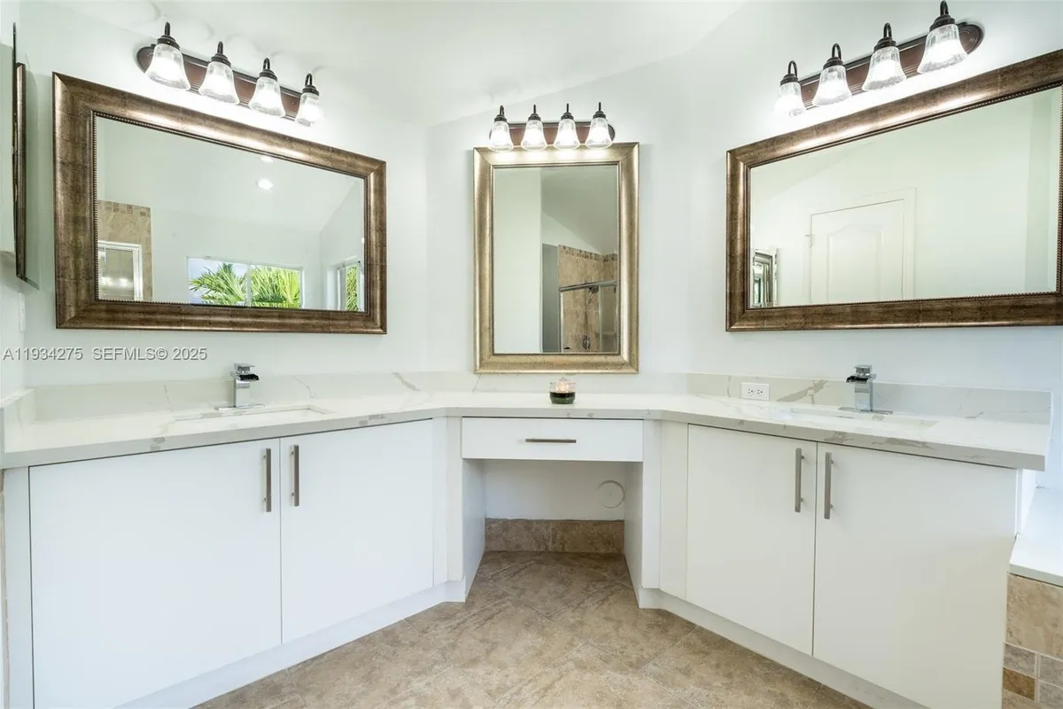 19313 NW 11th St, Pembroke Pines FL 33029