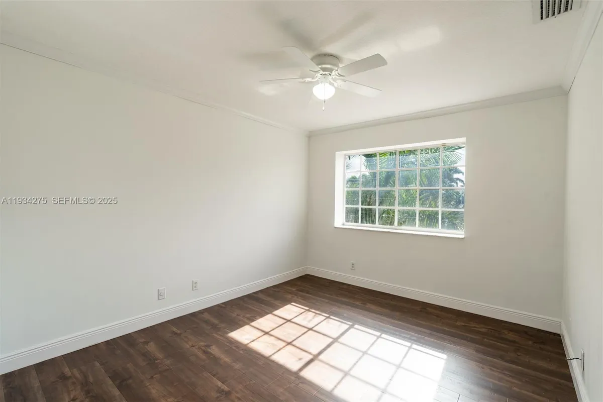 19313 NW 11th St, Pembroke Pines FL 33029