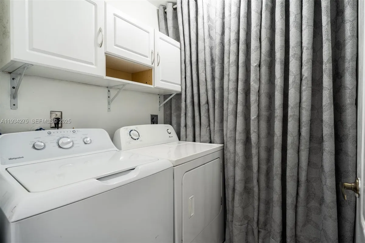 19313 NW 11th St, Pembroke Pines FL 33029