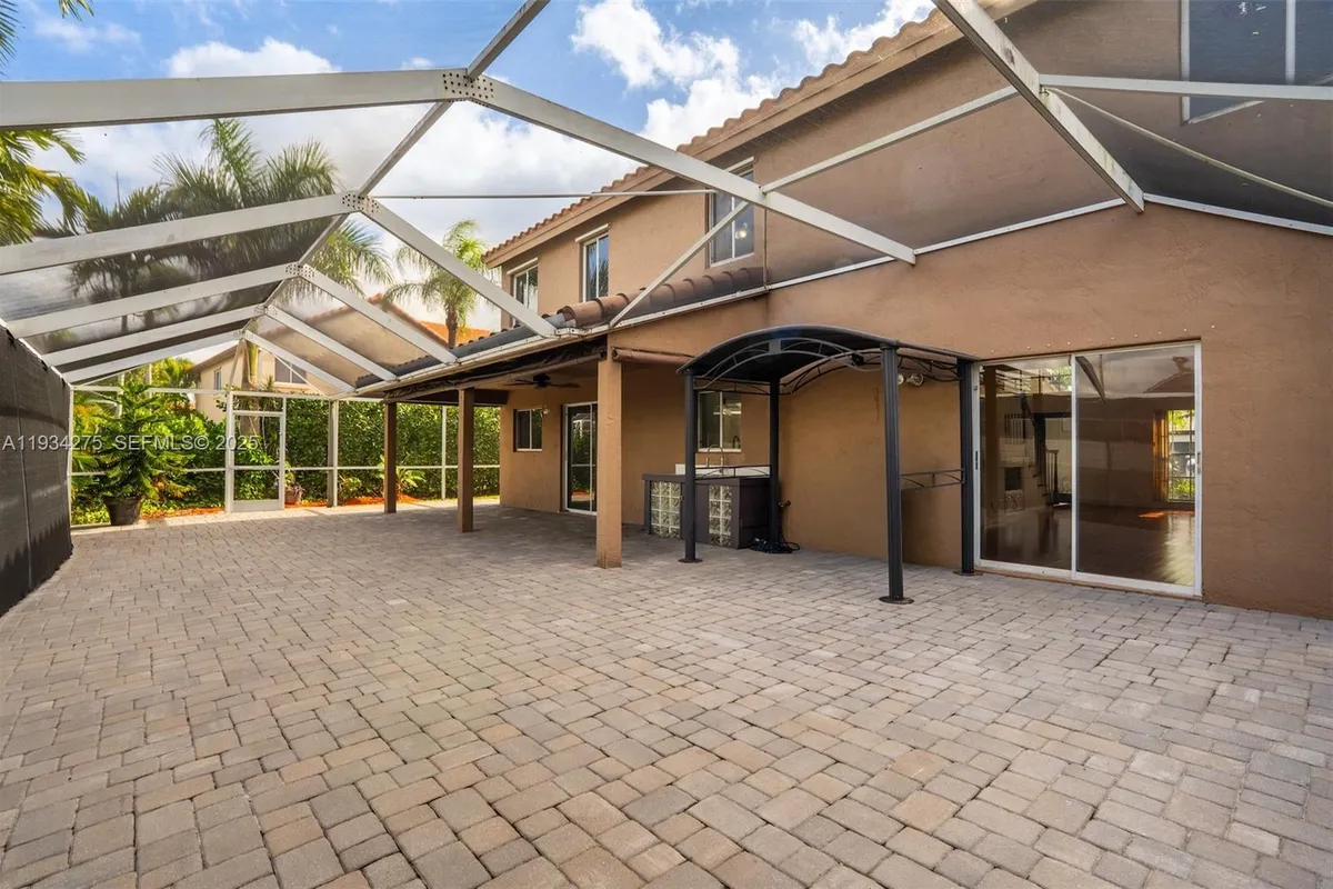 19313 NW 11th St, Pembroke Pines FL 33029