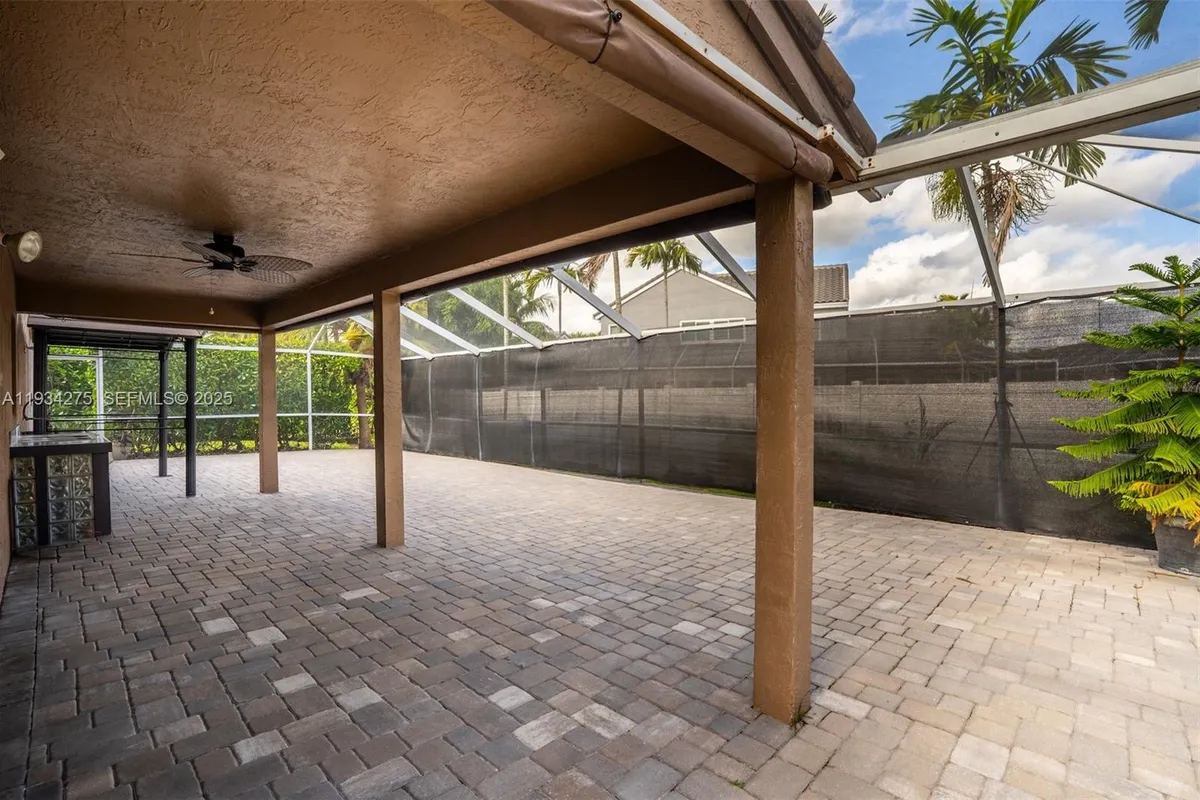 19313 NW 11th St, Pembroke Pines FL 33029