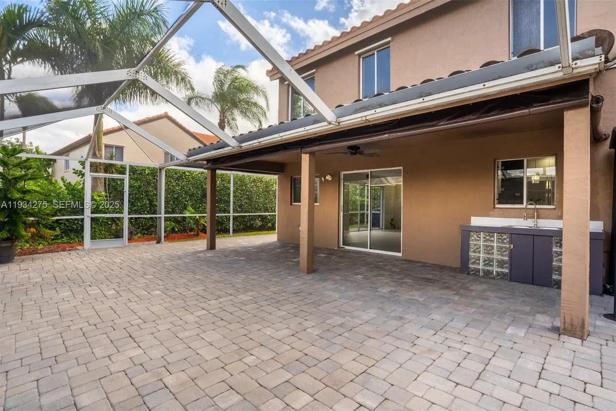 19313 NW 11th St, Pembroke Pines FL 33029