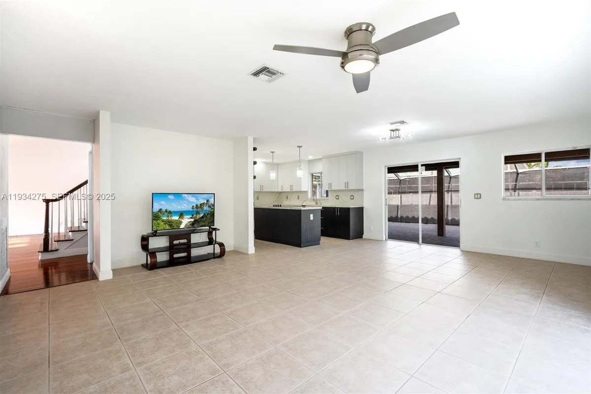 19313 NW 11th St, Pembroke Pines FL 33029